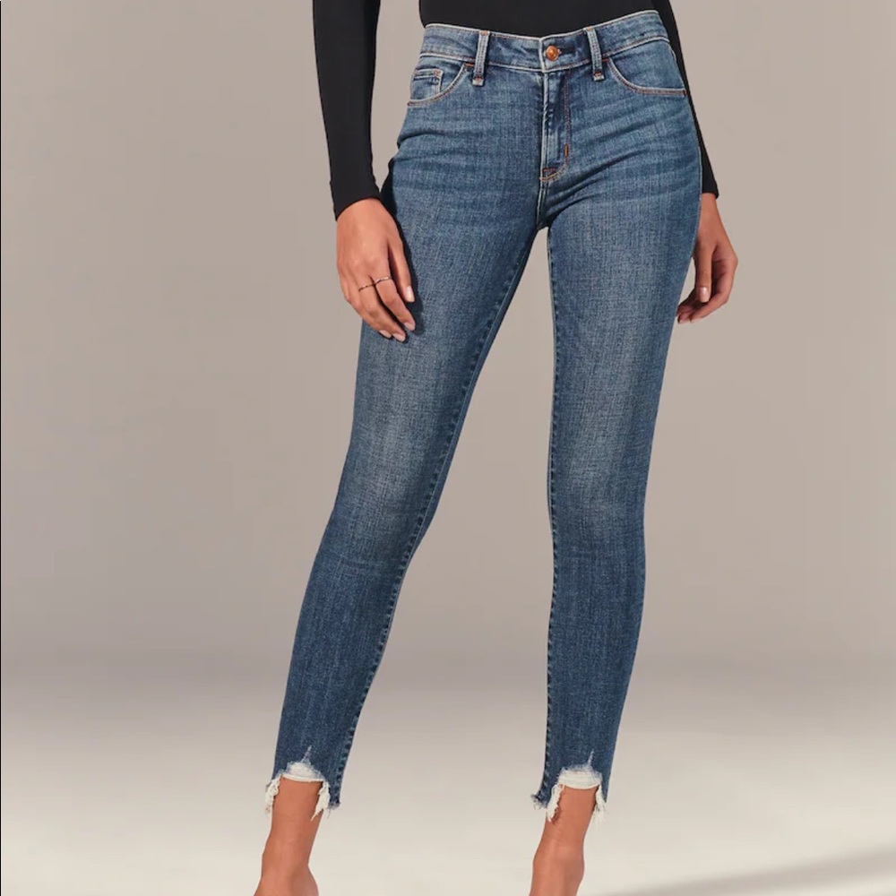 Abercrombie & Fitch Distressed hem Ankle Jeans
